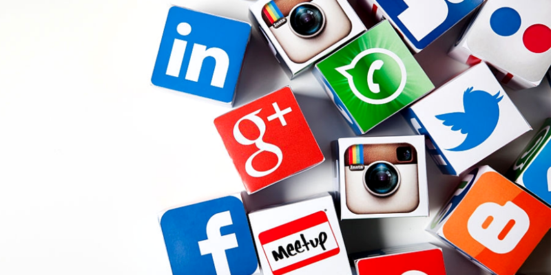 Experts Predict Top 10 Social Media Trends for 2021 [Infographic]