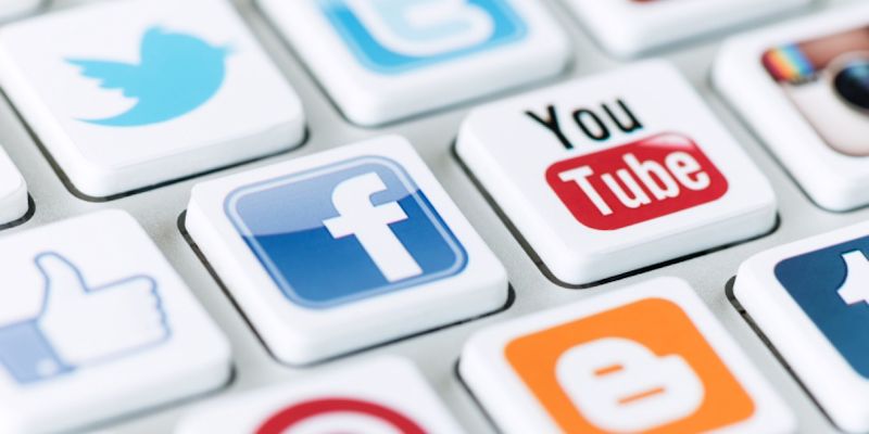 Who Will Win The Online Advertising War: Facebook Or Google?