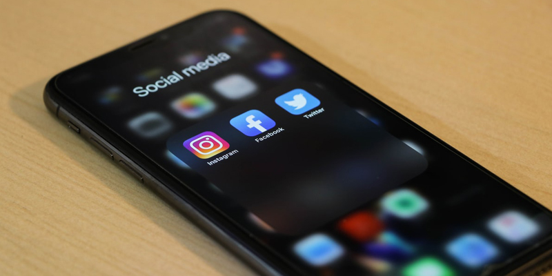 How to Manage Negative Social Media Comments [Infographic]