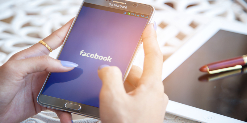 Facebook Looks to Prompt More Personal Sharing as Conversations Switch to Messaging Apps